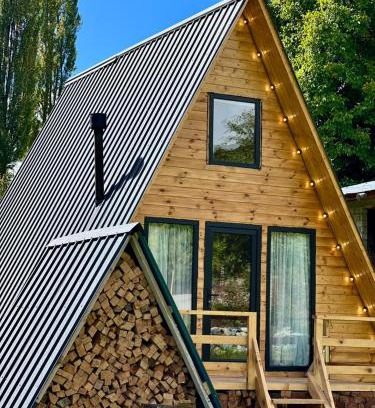 Bagvdanari Ski Chalet | Mestia Sunrise Cottage, 1BR Mountain Stay Svaneti
