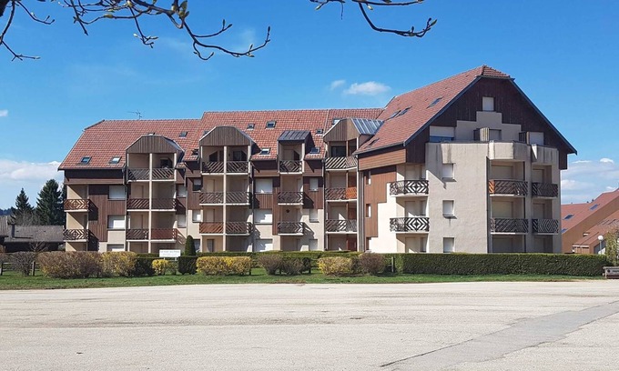 Metabief Apartment | METABIEF -QUARTIER BEAUSOLEIL - FRONT DES PISTES Building - Apartment sleeps 4