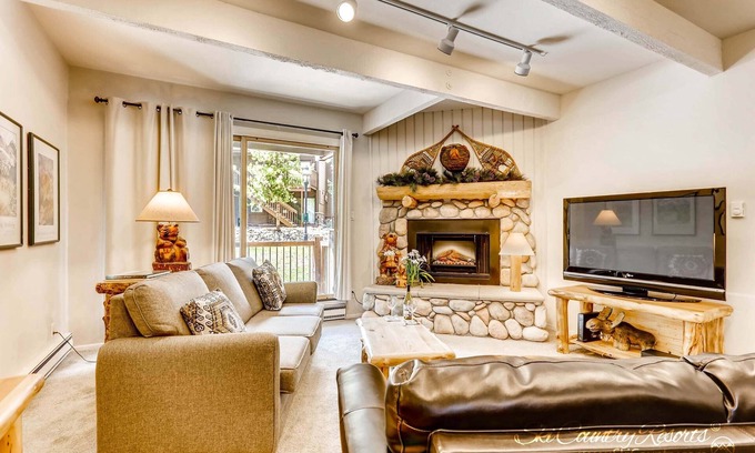 Four O'Clock Condo | Meticulously Appointed Spacious Condo - Ideal Location Near Town/Slopes SDW5