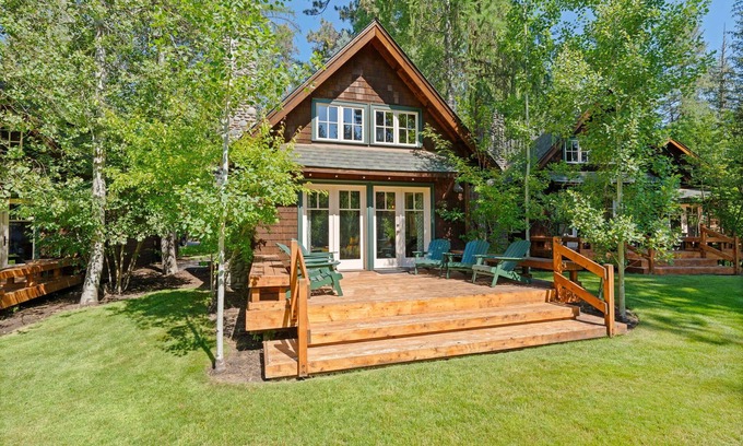 Camp Sherman Cabin | Metolius River Resort Cabin 5 Luxurious cabin on the Metolius River w/fireplace
