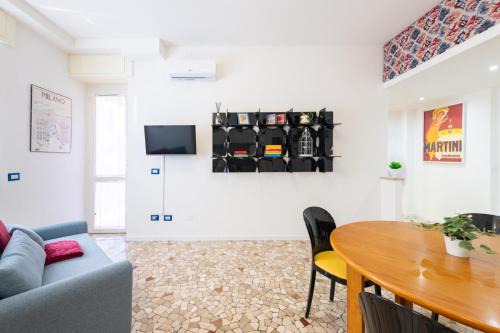 Dergano Apartment | Metro M3 - 10 min Duomo - Cozy Apt W Balcony and AC
