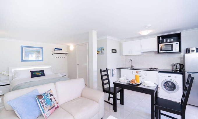 Trigg Apartment | Mettam's Magic @ Trigg Beach Studio!