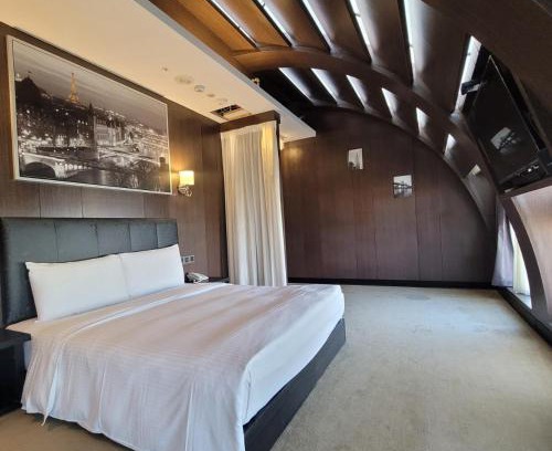Zhongzheng Hotel | Meworld Hotel - Taipei Main Station
