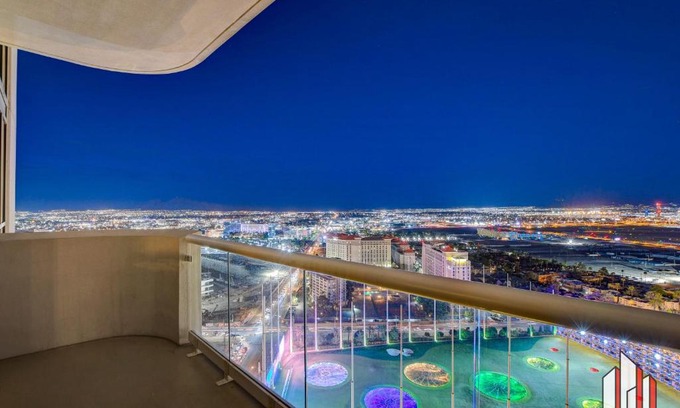 Las Vegas House | MGM Signature-28-820 1Br 2Ba F1 Pits View Balcony