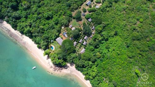Nosy Tanihely Hotel | Miavaka Lodge