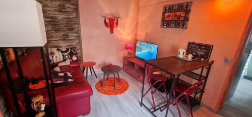 Chaufour-les-Bonnieres Apartment | Micro studio vitaminé