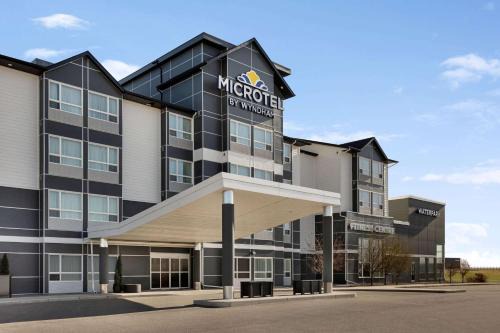 Weyburn Hotel | Microtel Inn and Suites by Wyndham Weyburn