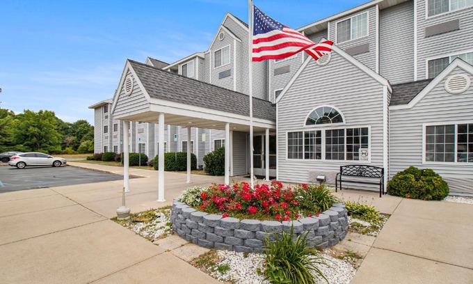 Manistee Hotel | Microtel Inn and Suites Manistee
