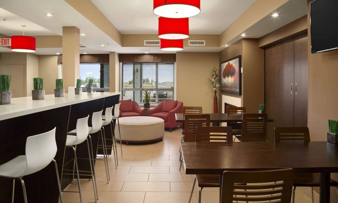 Blackfalds Hotel | Microtel Inn & Suites by Wyndham Blackfalds Red Deer North