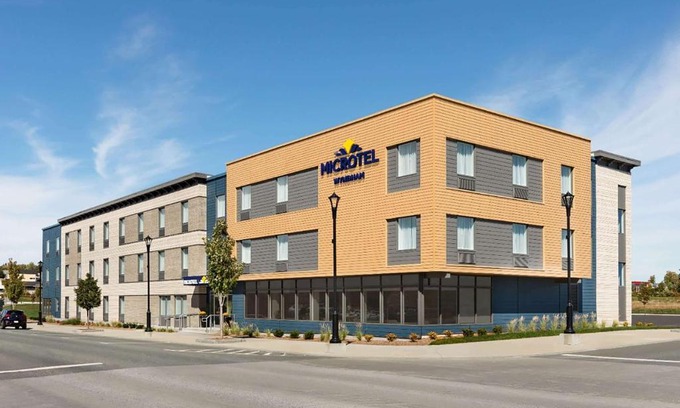 Lachute Hotel | Microtel Inn & Suites by Wyndham Lachute
