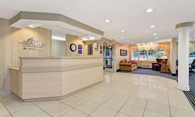 Florence Hotel | Microtel Inn & Suites by Wyndham Florence/Cincinnati Airpo