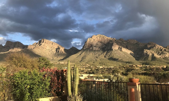 El Conquistador House | "Mid-Century Modern With Incredible Catalina Mountain&Pusch Ridge Views"