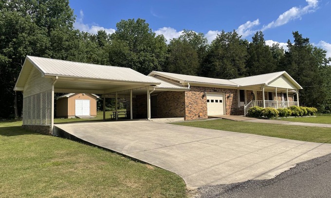 Guntersville House | Mid-Lake Covered Boat Parking w/Power -Community Pier - City Harbour 5 min away