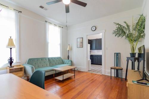 Columbus House | Midcentury Modern - central location to all