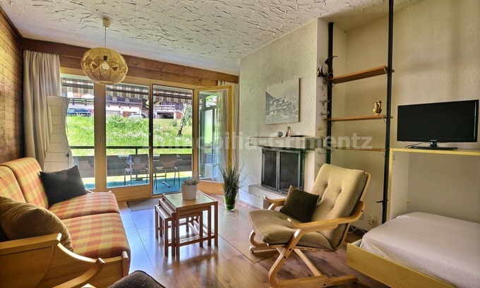 Grimentz Apartment | Middle class flat for 4 people, living room with fireplace, 1 bed and 1 divan bed, kitchen area, 1 s