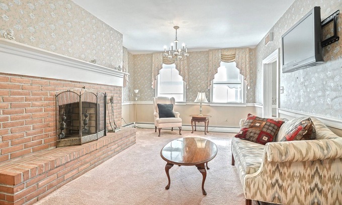 Fairfield House | MIDDLE CREEK MANOR 12 BEDS & 13 BATHS
