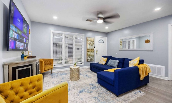 Columbus Apartment | Midtown Modern Apt w Arcade: 8 miles to FT Moore