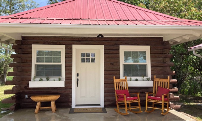 Sheridan Cabin | Mill and Main Cabinn