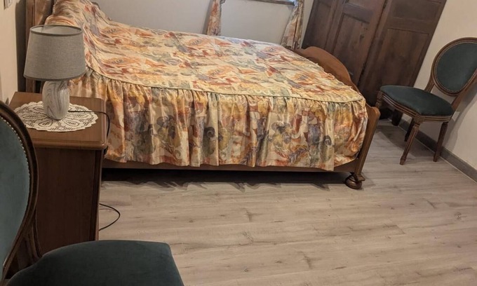 Carla-de-Roquefort Bed & Breakfast | Mill gîte with dining area over the water