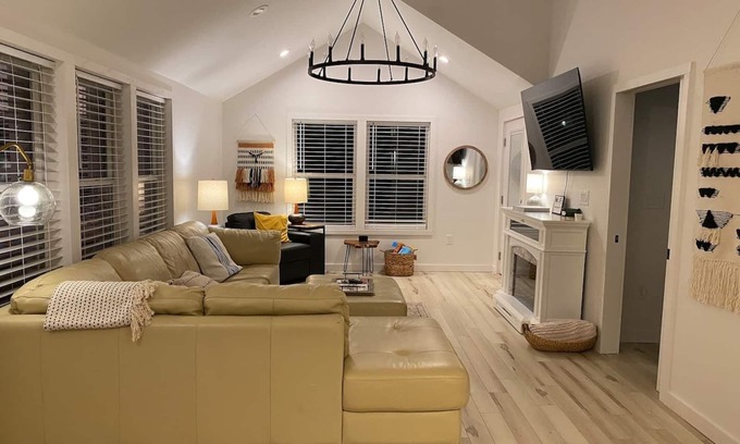 Newland Cabin | Mill Timber Lodge-Charming Mountain Cabin