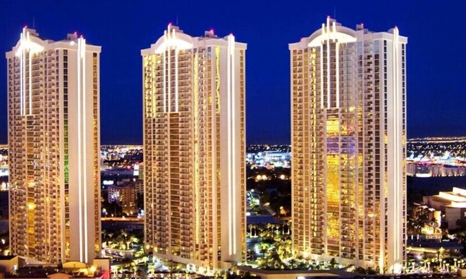 Las Vegas Apartment | Million Dollar View of the Strip, Formula One, & Sphere 1 Bedroom 2 Bath Suite