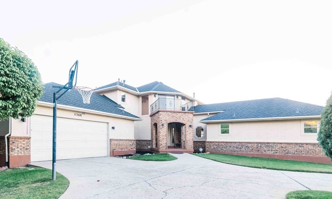 Sandy House | Million dollar views of the mountains! Million dollar views of a city scape!