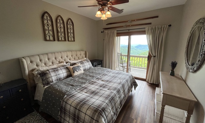 Wolf Laurel Condo | Million Dollar views, and walk to the Country Club.