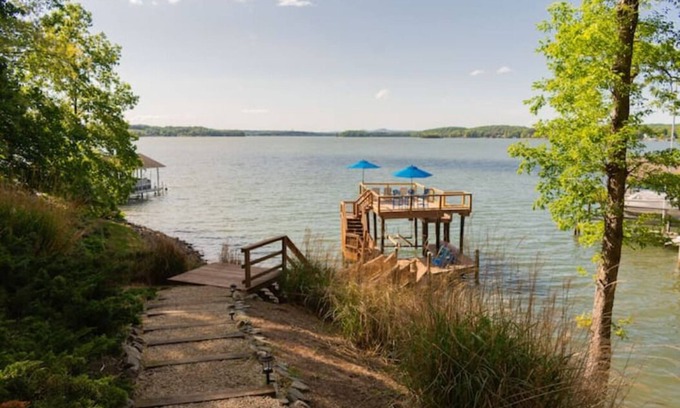 Huddleston House | Million $ Views on Smith Mountain Lake! Diving board, water slide