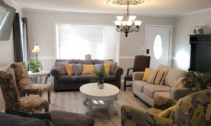 Erwin Cottage | MilltownSassy is located in Erwin,NC near interstates 95&40. 7mi from Campbell