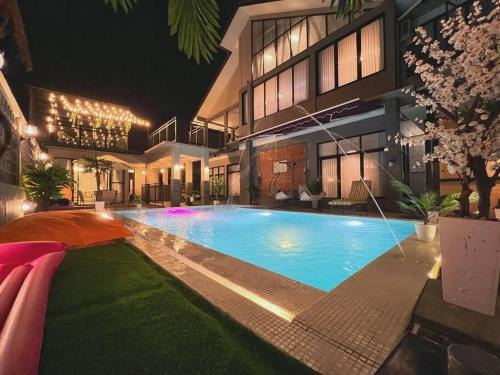 Cihanjuang 1 Villa | Mimi Castle Full AC 1200m2 Private Villa dan Pool Parongpong Lembang