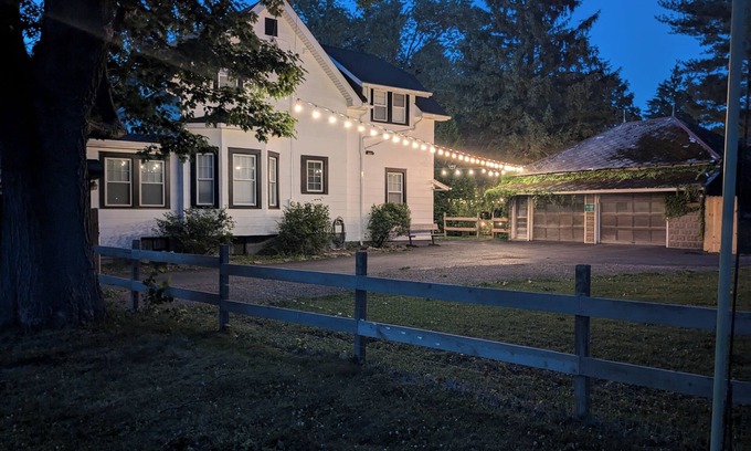 Hamburg House | Mina's Place @ Footprint Farms