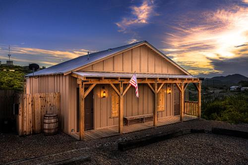 Tombstone Ski Chalet | Miners Cabins #1 - Two Double Beds and Private Balcony