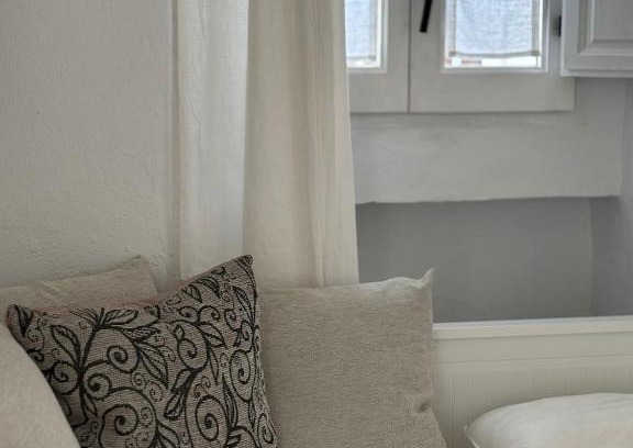 San Ambrosio Apartment | Mini Hibiscus