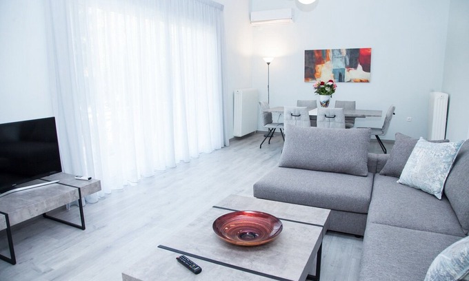 Glyfada Apartment | Minimal 3 bedroom apartment in Glyfada