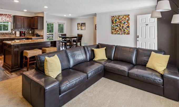 Waxhaw House | Minnie's Place is 3 min from historic DT Waxhaw, Mill bridge & Walnut Creek