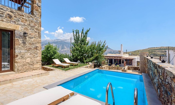 Agriles Apartment | Minos Country Living maisonette with private pool