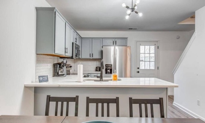 University District Hotel | Mins to Dtwn High Point Duet
