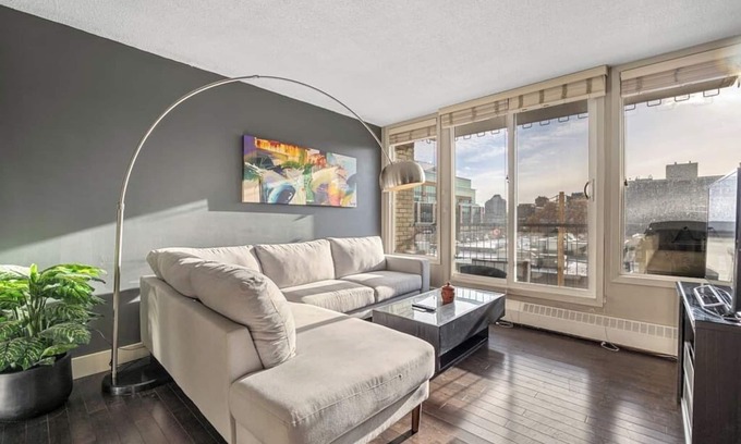 Southwest Calgary Apartment | Mins to Stampede | Parking | Central DT Condo