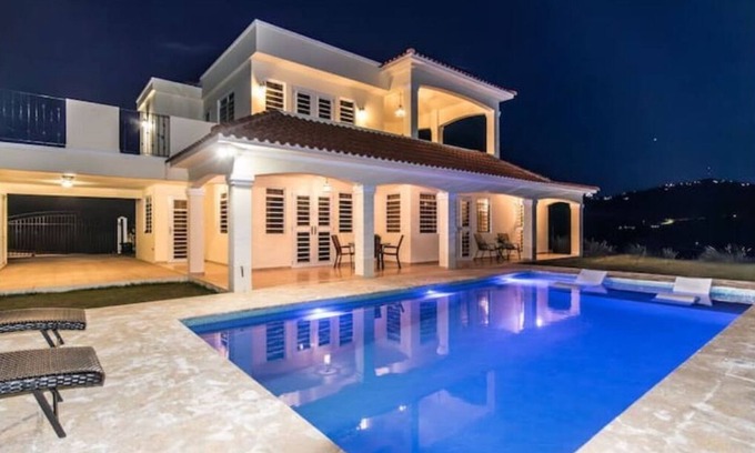 Calvache Villa | Minutes from beaches private pool Solar panels Ocean & Mountain Views