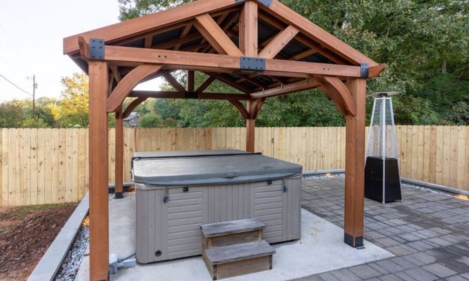Skyland House | Minutes from downtown, Pisgah National Forest, Blue Ridge Parkway & Arboretum