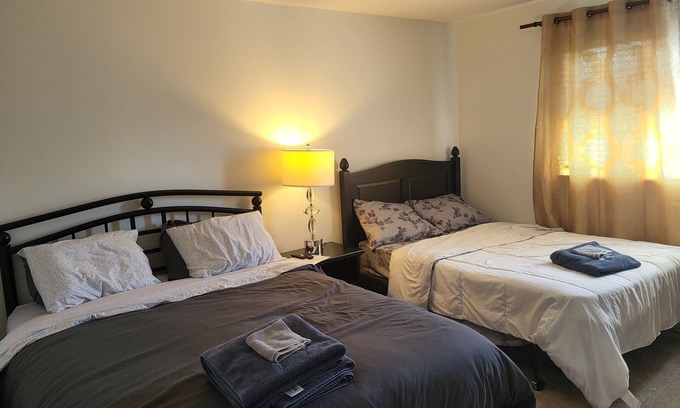 Leitrim House | Minutes from Ottawa Airport Short-Term