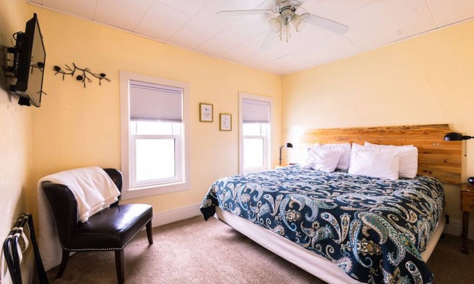 Centennial Apartment | Minutes from skiing and hiking