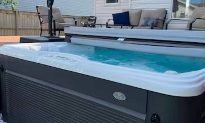 Sylvan Lake House | Minutes to beach with new hot tub and rec room.Sylvan Oasis and hidden gem!