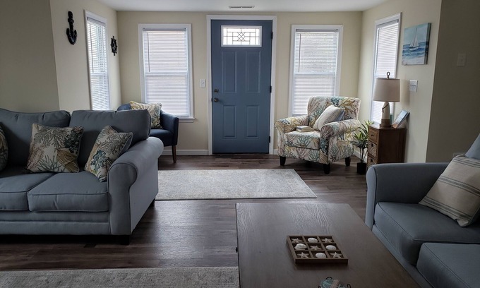 Frederica House | Minutes to DE TURF FIELDS. Quiet beach community.