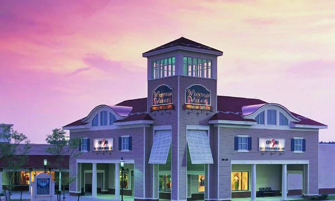 Foxboro Hotel | Minutes to The Patriots Hall of Fame! FREE Breakfast and FREE Parking!