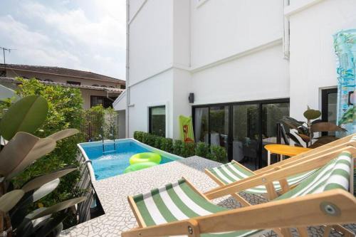 Phra Khanong Nuea Villa | MIQ Ekkamai3 Pool Villa 3BR house