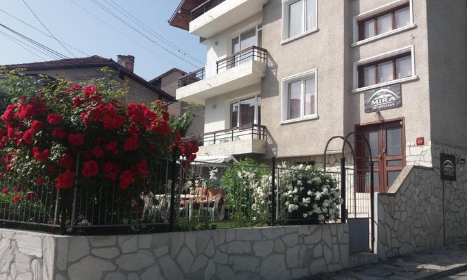 Dobrinishte House | Mira Guest House