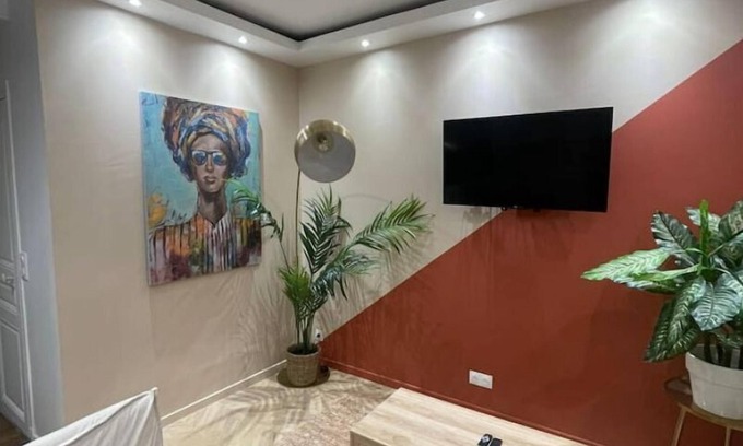 Corbeil-Essonnes Apartment | Mira - Sublime Apartment Close to Train Station