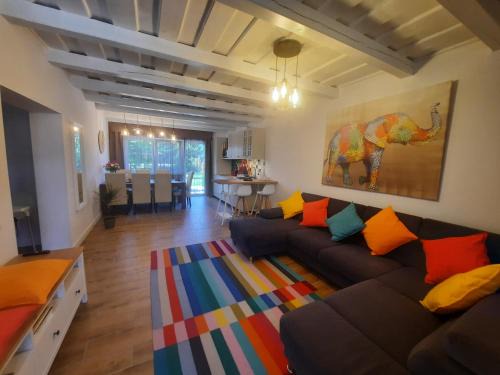 Oriszentpeter House | Mirabola