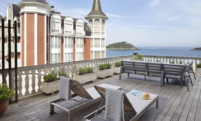 San Sebastian Centro Apartment | MIRACONCHA TERRACE: Luxury Apartment 6 PAX. Huge terrace with sea views